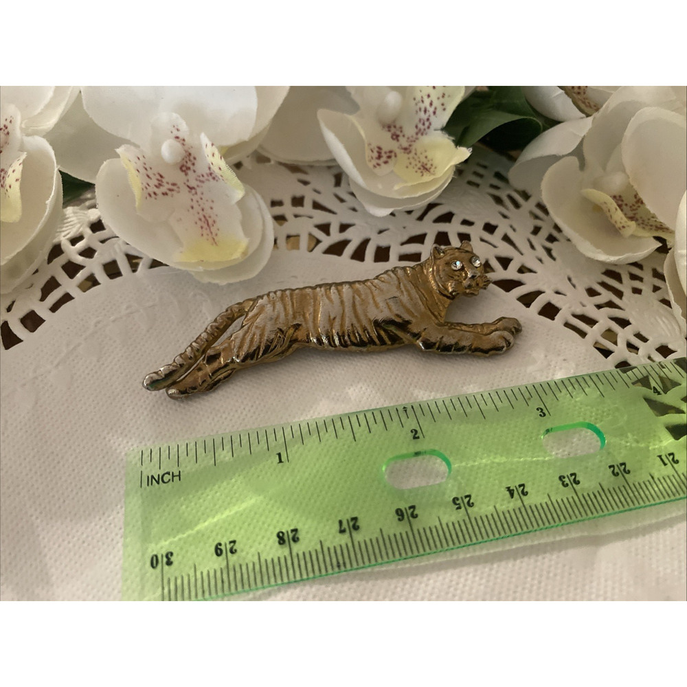 Vintage Gold tone Tiger Kitty Large Cat Clear Rhinestone Crystal Eyes Pin Brooch